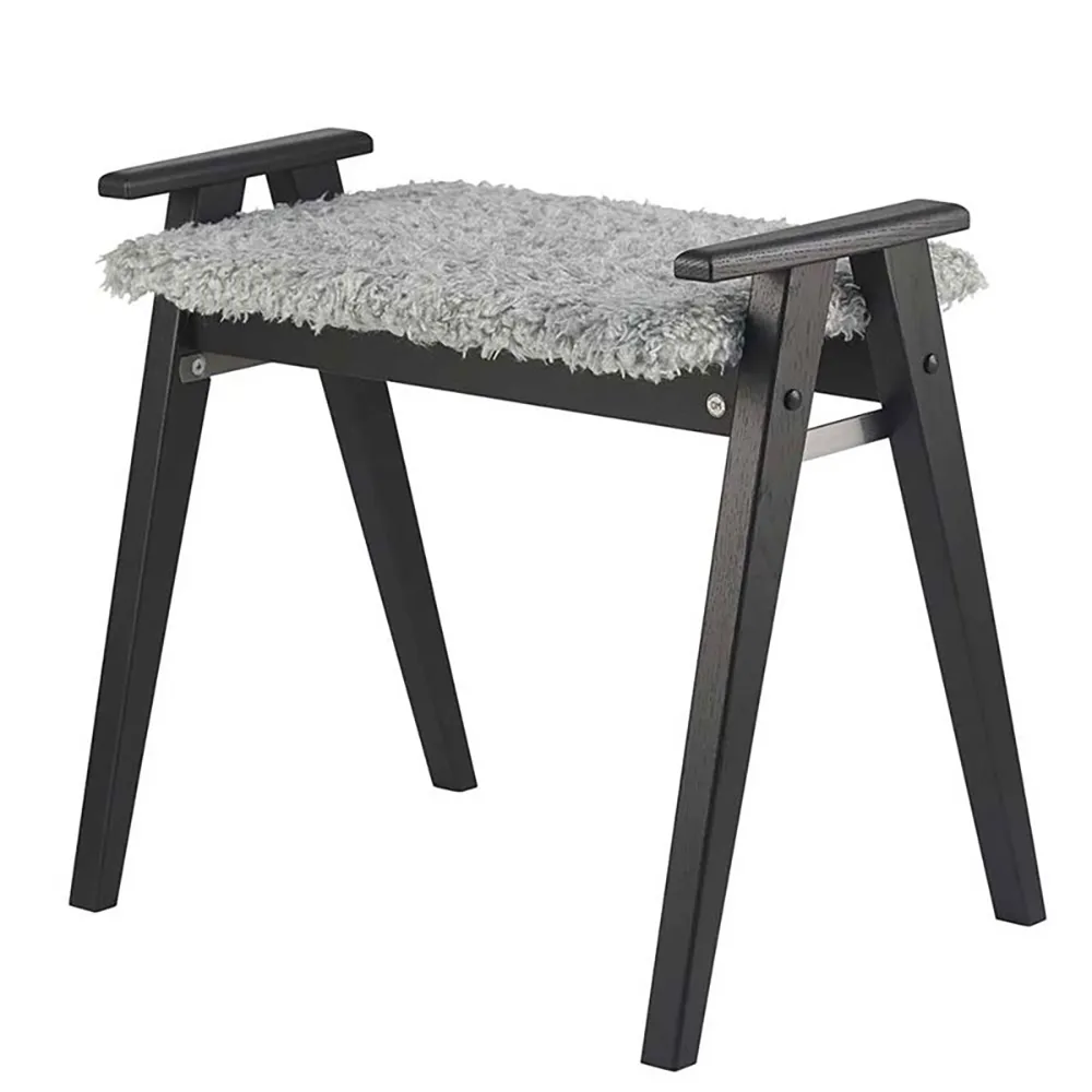 Oscarssons Möbel Alme Stool Sortbejdset eg/fåreskindslook lysegrå